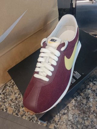 Zapatillas Nike Morado y Amarillo