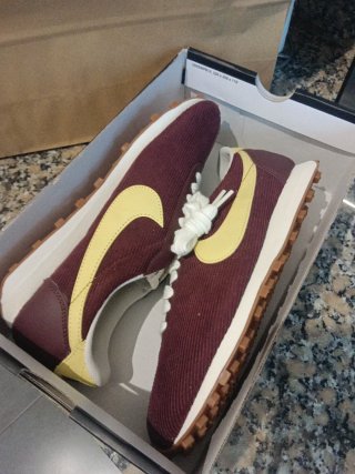 Zapatillas Nike Morado y Amarillo