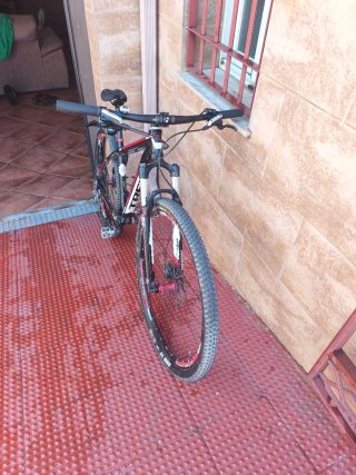 Bicicleta Trek Montaña Negra/Roja