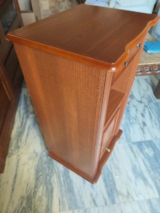Mesita auxiliar madera con cajones y puerta y rued