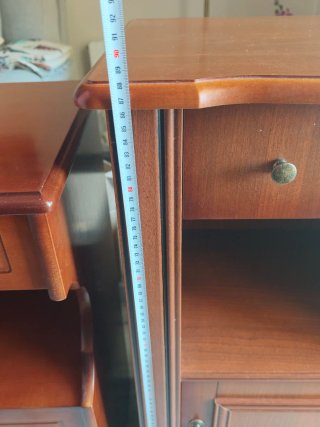 Mesita auxiliar madera con cajones y puerta y rued