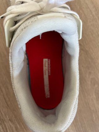 Zapatillas New Balance Blancas y Rojas