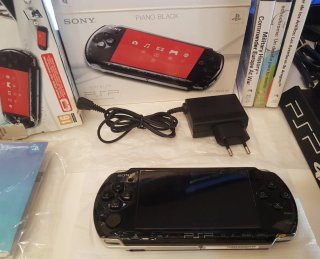NeoGeo CD + PSP Assassin's Creed + Wii U