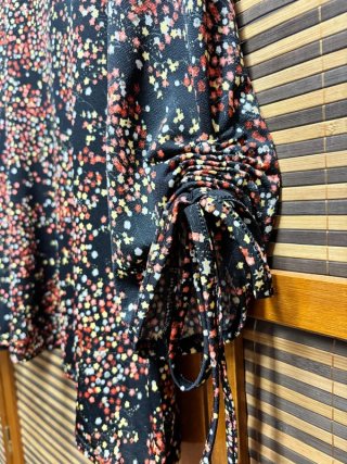 Blusa fluida de flores multicolor