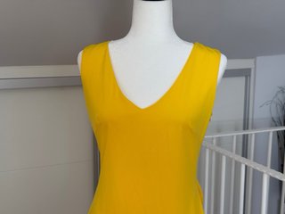 Vestido largo amarillo con lazo espalda