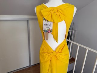 Vestido largo amarillo con lazo espalda