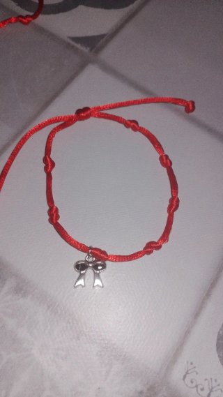 Pulsera 7 nudos roja con charm lazo