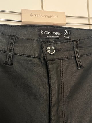 Pantalones Stradivarius efecto cuero talla 36