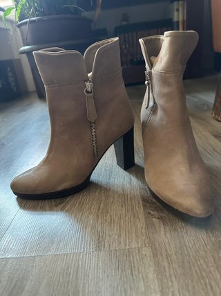 Botines Beige Tacón Grueso Cremallera