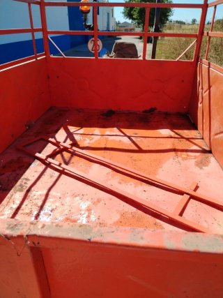 Remolque tractor pequeño naranja