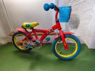Bicicleta infantil roja con cesta 3 a 5 años