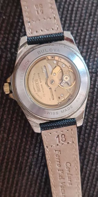Reloj Bulova Automático Oro y Negro
