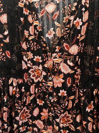 Camisa floral escote V