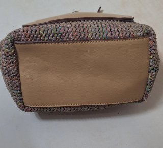 Bolso tejido beige y multicolor