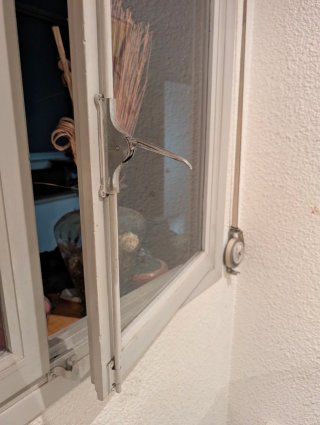Ventana doble con persiana