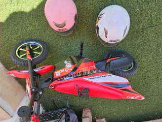 Moto Eléctrica Infantil Roja y Blanca