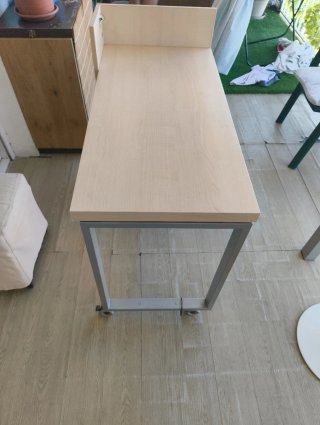 Escritorio con ruedas madera y metal