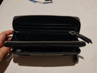 Cartera Pepe Jeans negra con tachuelas