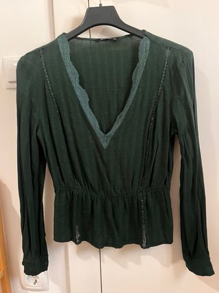 Camisa verde oscuro con botones