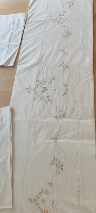 Lenzuolo matrimoniale ricamato su cotone bianco