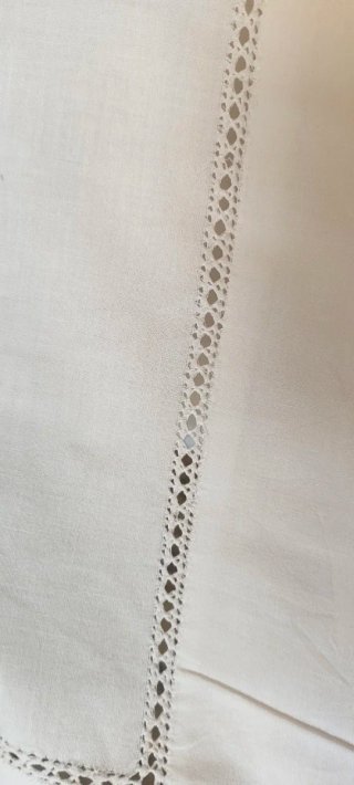 Lenzuolo matrimoniale ricamato su cotone bianco