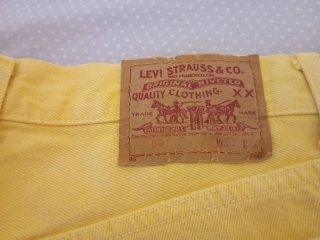 Pantalones cortos Levi's amarillos