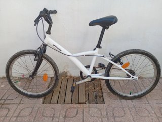 Bicicleta infantil B'TWIN blanca