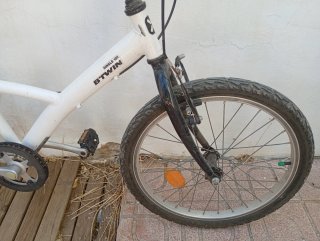 Bicicleta infantil B'TWIN blanca