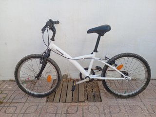 Bicicleta infantil B'TWIN blanca
