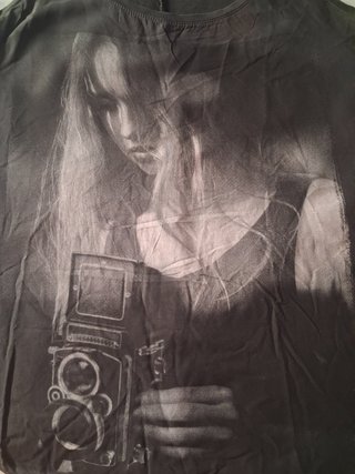 Camiseta tirantes negra con estampado mujer
