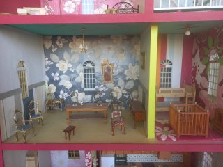 Casa de muñecas de madera