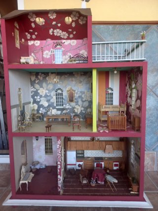 Casa de muñecas de madera