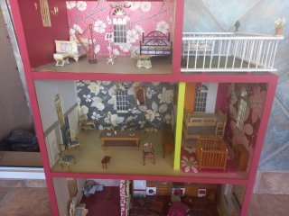 Casa de muñecas de madera