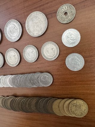 Lote 56 monedas España Franco: incluye 25 pts. *58