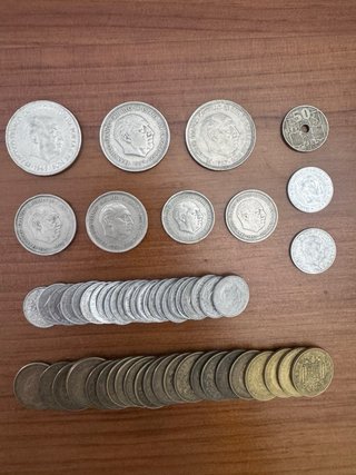 Lote 56 monedas España Franco: incluye 25 pts. *58