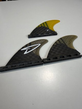 Quillas Future Thruster Amarillas