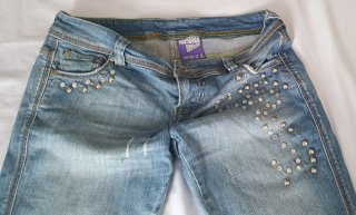 Pantalón vaqueri pirata con Tachuelas