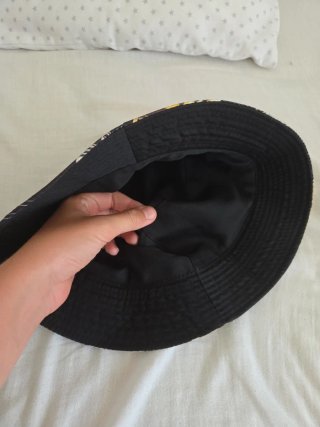 Gorro Adidas Negro y Dorado
