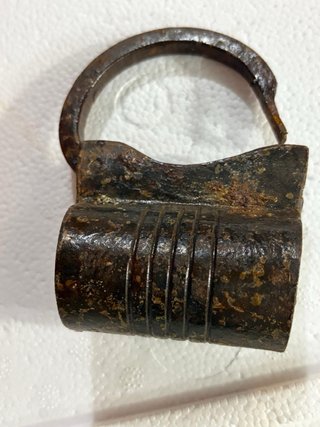 Lucchetto antico in ferro
