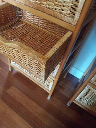 Mueble 4 cestos mimbre madera