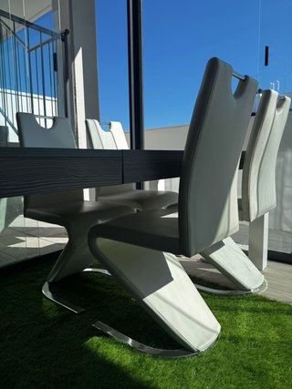 Mesa de comedor y 4 sillas