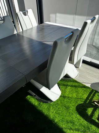 Mesa de comedor y 4 sillas