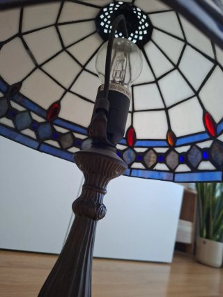 Lámpara de cristal y metal, hecha a mano.
