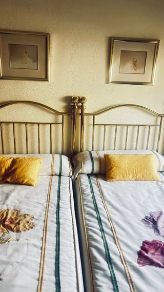 Colchas y cabezales cama 90 + cuadros