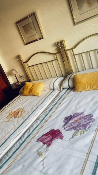 Colchas y cabezales cama 90 + cuadros