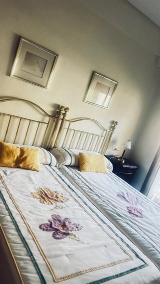 Colchas y cabezales cama 90 + cuadros