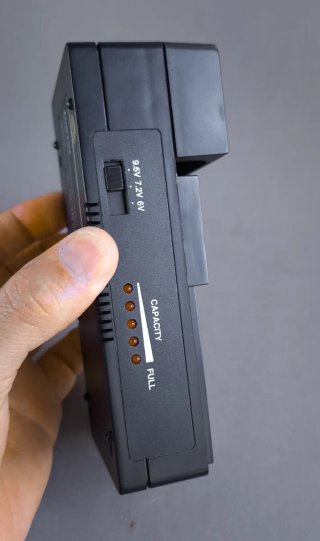 DESCARGADOR Y COMPROBADOR DE BATERÍAS VIDEOCÁMARA