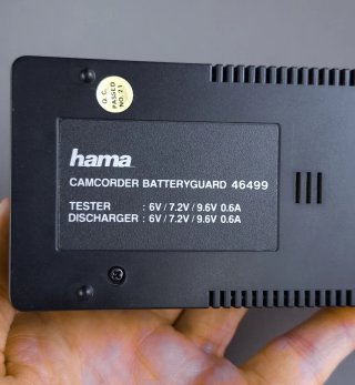 DESCARGADOR Y COMPROBADOR DE BATERÍAS VIDEOCÁMARA