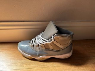Zapatillas Jordan Gris y Blanco
