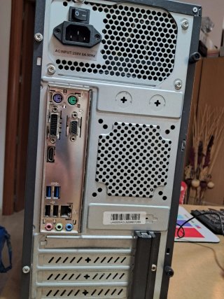 Torre PC Asus Negra con Monitor Lenovo 24", Trust